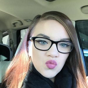 Meet your Posher, Ana